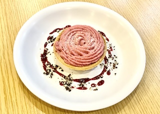 ２/９（月）から提供する甘い香りに包まれた新作スイーツを２品ご紹介します。